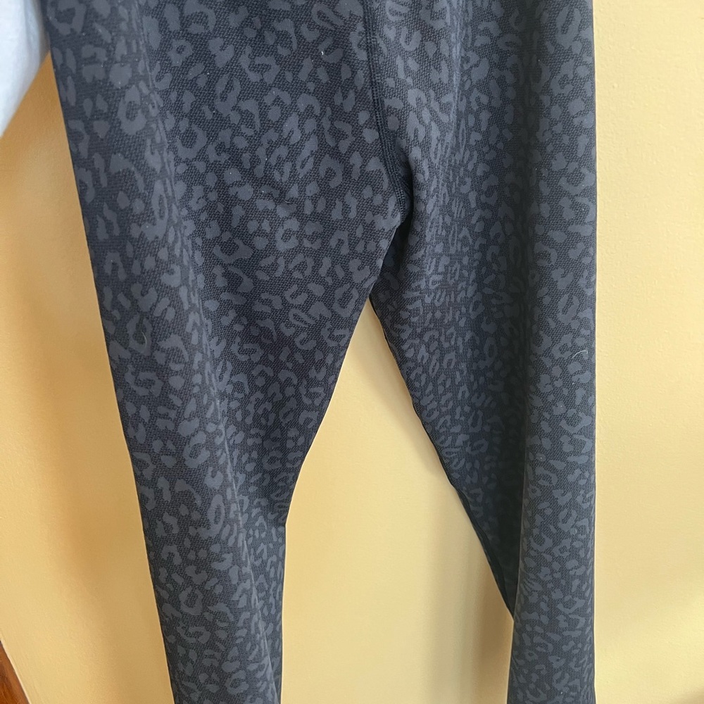 AE Offline Leopard High Waisted Leggings - Picture 6 of 12
